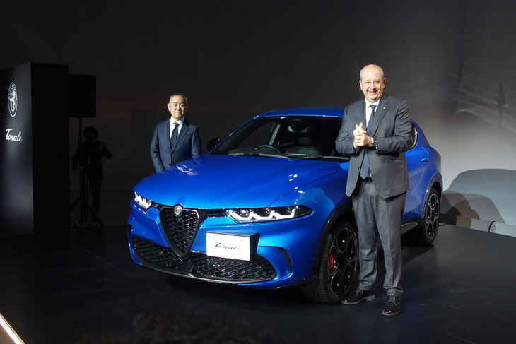 ステランティス ジャパンの代表取締役社長、打越 晋氏（写真左）とアルファ・ロメオのCEOジャン＝フィリップ・インパラ―ト氏（写真右）。