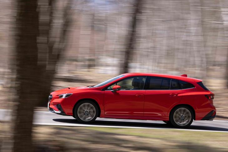 「レヴォーグ」の2.4リッターモデルを走らせると、新開発シャシーの質感の高さが伝わってくる。エンジンとの相性のよさも印象的だ。