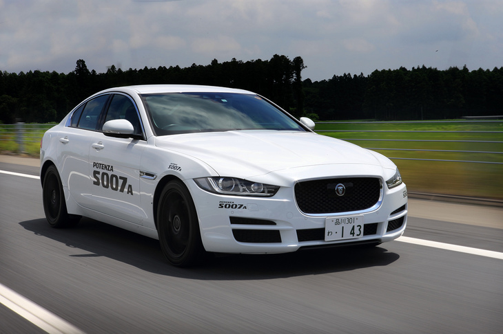 まずは一般路にて「S007A」の快適性をチェック。上質なタイヤの必要条件ともいえる”真円度の高さ”が感じられた。