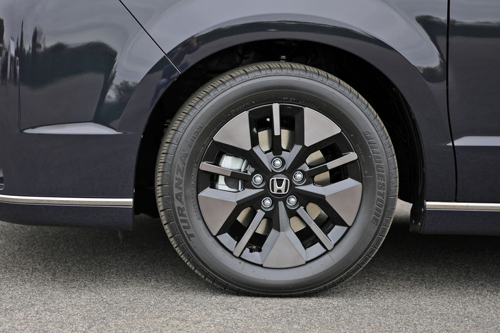 ホンダ・ステップワゴンe：HEVスパーダ（タイヤ＆ホイール）
