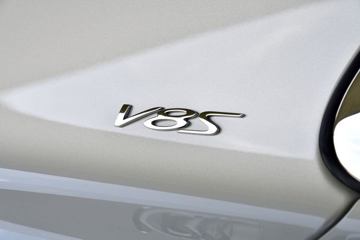 「フライングスパーV8 S」は、フラッグシップの「W12」と「V8」との中間を担うモデルとして2016年3月のジュネーブショーで世界初公開された。