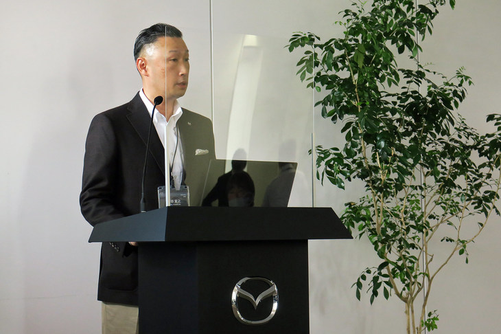 「CX-60」の開発を主導したマツダの和田宜之氏。同車について「みずから運転する楽しさを追求したドライビングエンターテインメントSUV」と説明した。