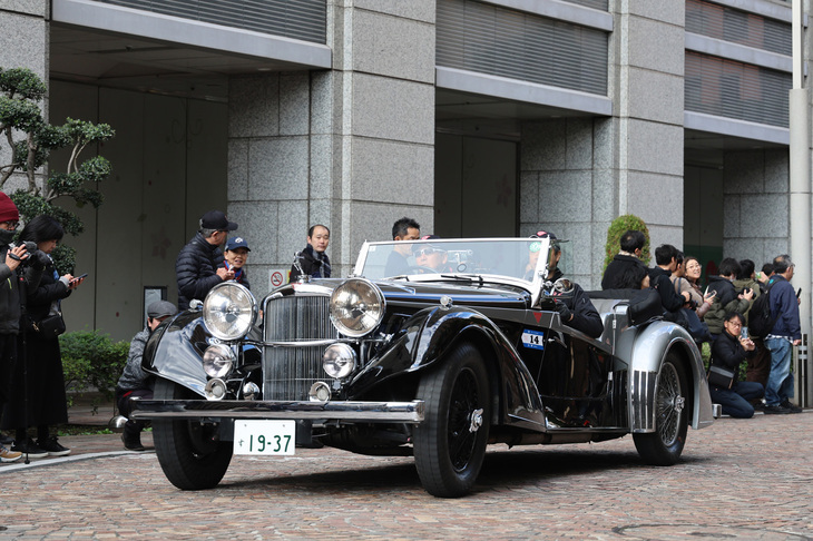 スタート直後の1937年「アルヴィス4.3リッター ヴァンデン・プラ ツアラー」。当時の仕様のまま現代につくられたコンティニュエーションシリーズ。