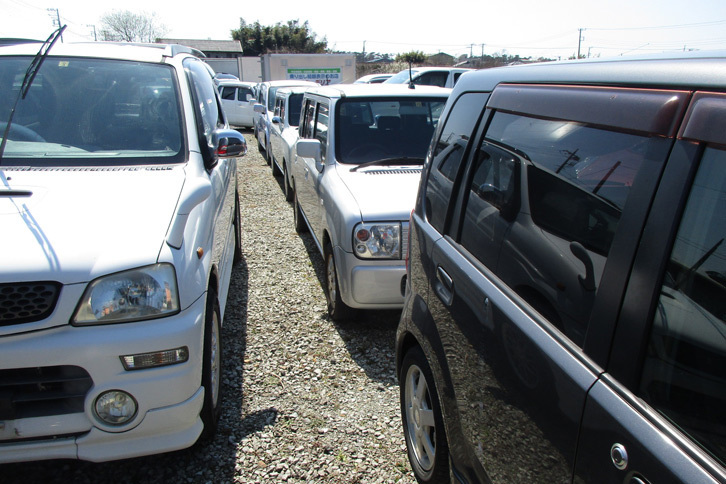 起業した当初は、廃車寸前のクルマを手に入れ、ネットオークションで販売していたという。