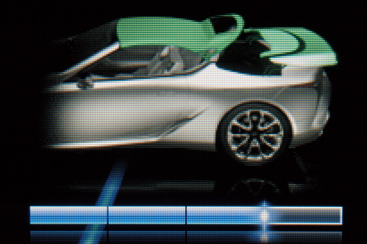 ソフトトップの作動状況が、マルチインフォメーションディスプレイにグラフィック表示される。