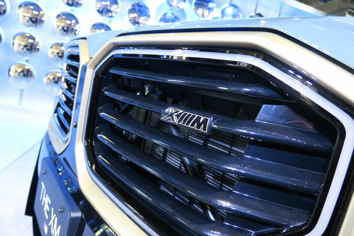 BMW XM（XMエンブレム）