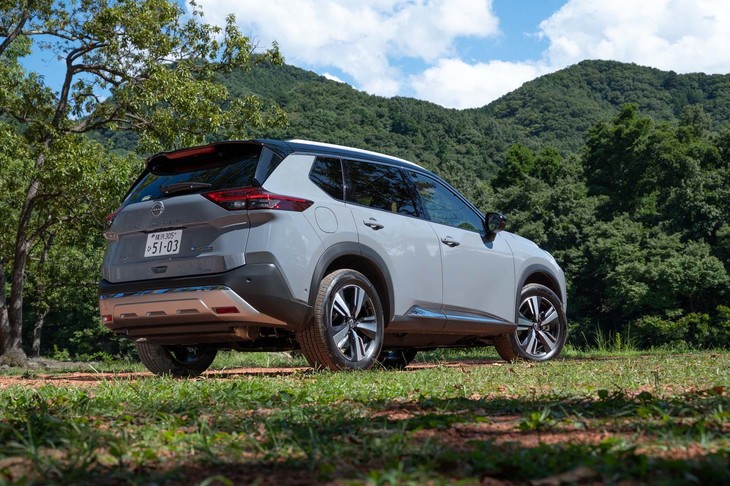 従来モデル比で2倍の厚さの吸音材やフロントドアへの遮音ガラスの採用などの手当てによって車内への音の侵入を徹底的に抑制。これらは新世代プラットフォームだから可能な手当てだという。