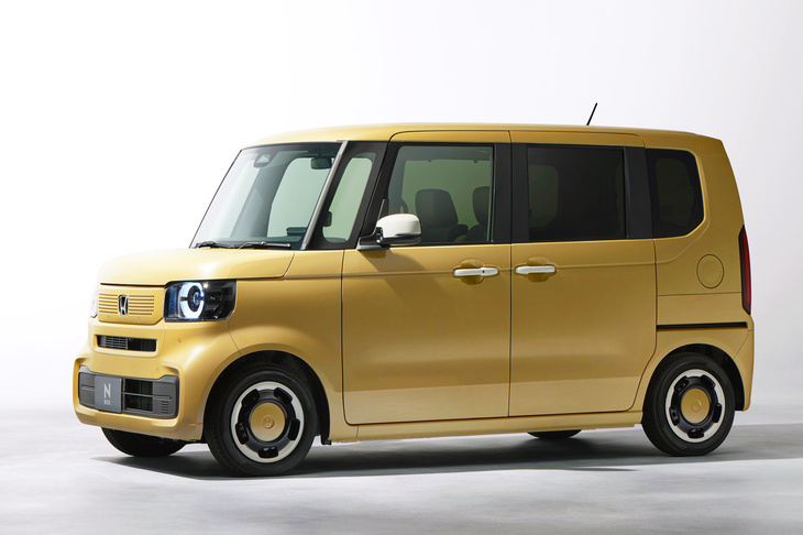 3代目となる新型「ホンダN-BOX」。N-BOXといえばホンダが誇るベストセラーモデルで、この新型も発売初月の販売台数が2万台の大台を突破（2023年10月に2万2943台）。幸先のいいスタートを切った。