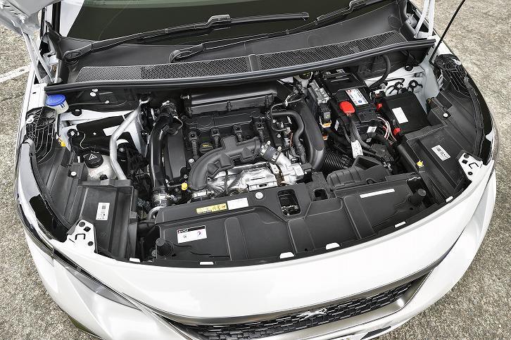 165psと240Nmを生み出す1.6リッター直4ターボエンジン。JC08モード燃費は14.5km/リッター。