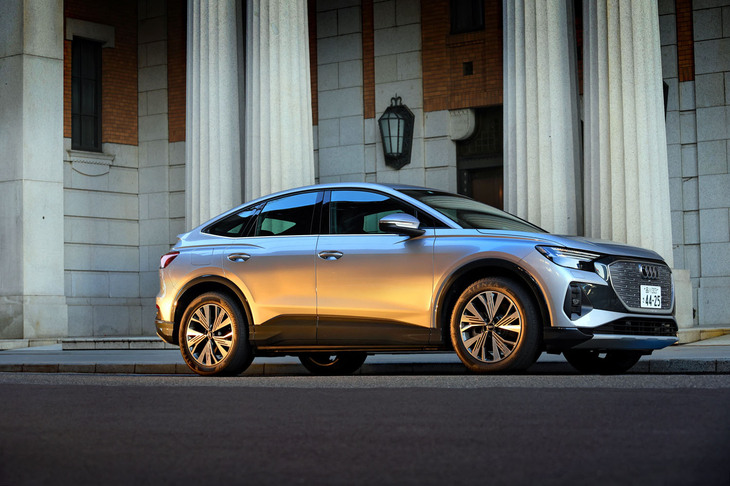 アウディQ4スポーツバック40 e-tronアドバンスト