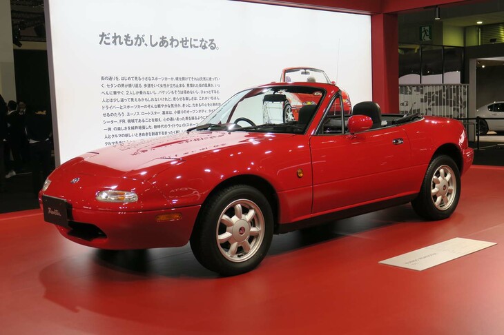 1989年に登場した“初代ロードスター”こと「ユーノス・ロードスター」。