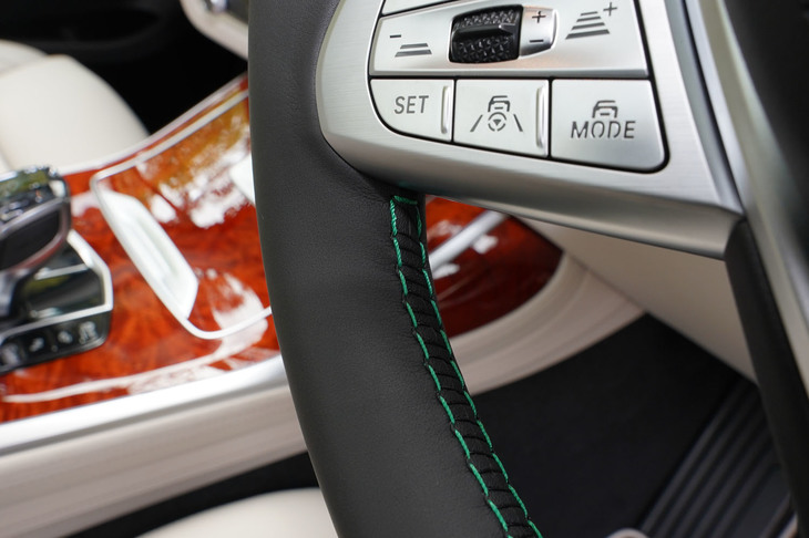 BMWアルピナXB7（ステアリングステッチ）
