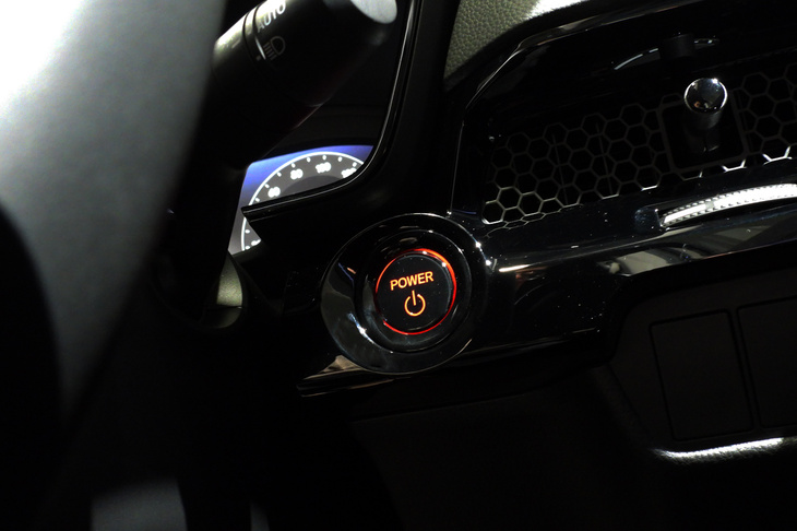 ホンダCR-V e：HEV RS（スタートスイッチ）