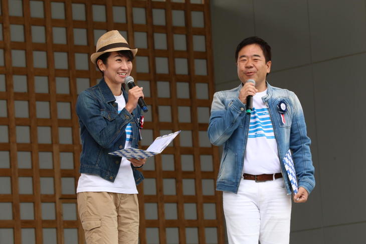 モータージャーナリストの岡崎五朗さんと藤島知子さんが司会を務めるTVKの自動車番組『クルマでいこう』の収録も行われ、毎年恒例となっている「カングー」の限定車が紹介された。