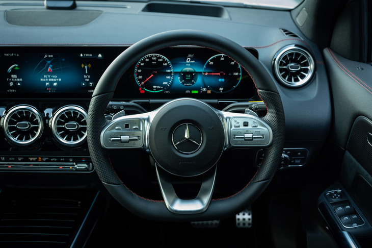 メルセデス・ベンツEQA250（ステアリングホイール）