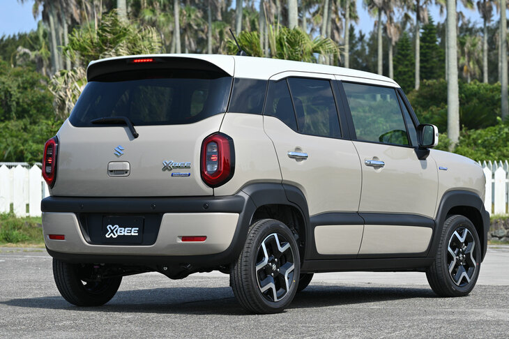 改良型「クロスビー」の意匠には、“変わった感”を強調する効率的な変更ポイントに、アイコニックな他車にあやかったフロントマスクなどなど、スズキデザインの“巧（うま）さ”が表れている。