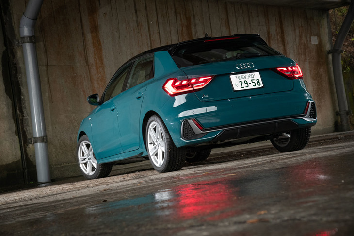 2019年11月に日本導入が発表された2代目「A1」。3ドアが廃止され、5ドアハッチバックの「スポーツバック」のみとなった。