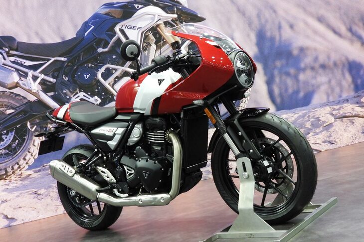 トライアンフ・スラクストン400