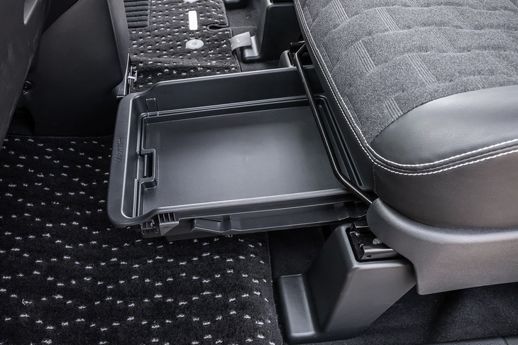 デリカミニTプレミアム（シートアンダートレイ）