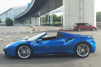 「フェラーリ488スパイダー」