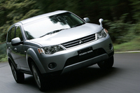 三菱アウトランダーG 5人乗り（4WD/CVT）／G 7人乗り（4WD/CVT）【短評（前編）】