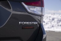 試乗車は内外装にアウトドア向けのアイテムやデザインを採用した「X-BREAK」。車両本体価格は308万円。