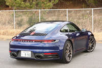 新型「カレラ4S」のリアビュー。