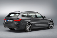 「BMW 3シリーズ」にワゴンボディーの「ツーリング」登場　従来モデルより荷室を拡大の画像