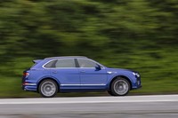 0-100km/h加速のタイムは3.9秒、最高速は306km/hと公表されている。