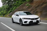 ハイブリッドシステムを搭載した「シビックe：HEV」。新型「シビック タイプR」の説明会は、同車の試乗会とあわせて行われた。