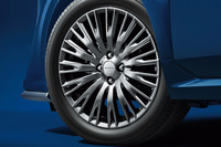 「日産ノート オーラ」にカスタマイズモデル「AUTECH」が新設定の画像