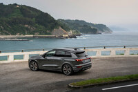 アウディの次世代モデルの嚆矢（こうし）として、あるいは量販セグメントを担う新しい基幹車種として、並々ならぬ気合が感じられた「Q6 e-tron」。日本では1000万円台の価格設定を見込んでいるという。