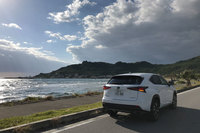 夏には肌を刺すような強い日差しが降り注ぐ沖縄だが、晩秋にはやわらかな日差しが辺りを包み、快適なドライブが楽しめた。