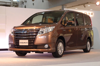 新型「トヨタ・ヴォクシー／ノア」発売