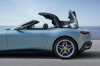 フェラーリが新型のオープン4シーター「ローマ スパイダー」を発表の画像