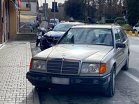 イタリアで見かけた現役の初代「メルセデス・ベンツEクラス ワゴン」。2023年1月イタリア・シエナで撮影。