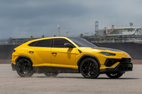 足まわりも大きく手直ししており、前後のトレッドを16mm拡大したほか、車高も20ｍｍダウン。走行安定性やコーナリング性能の向上を図っている。