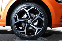 日本での知名度はいまひとつだが、欧州ではメジャーなタイヤメーカーとして知られており、数多くのモデルに新車装着されている。写真は現行型「フォルクスワーゲン・ポロ」の日本導入発表会にて、展示車両に装着されていた「コンチネンタル・ウルトラコンタクトUC6」。