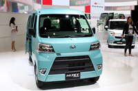 運転支援システム「スマートアシストIII」の搭載が予定されている、商用ワンボックスの「ハイゼット カーゴ」。
