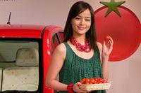 「パッソ プチトマコレクション」お披露目で、加藤ローサさんトマトジュースは苦手!?