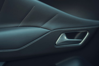 「DS 4」に上質なインテリアが自慢の特別仕様車「オペラBlueHDi」が登場の画像