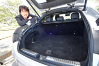 荷室は定員乗車時で500リッターを確保、後席を倒せば1400リッターまで広がる。