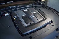 搭載される3.5リッターV6ツインターボエンジンは、最高出力422ps、最大トルク600Nmを発生。燃費の良さなどに加えて、アクセル操作に対する“ツキの良さ”を重視したとされる。