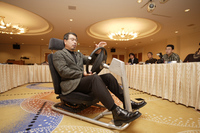 トレーニングプログラムでは、BMW推奨のシートポジション、ステアリングホイールの回し方など、基礎から教えてくれる。
	 