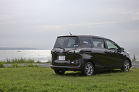 2代目となる新型「トヨタ・シエンタ」。長年親しまれてきた初代に代わり、2015年7月に発売された。
    