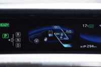 4.2インチTFTカラーのマルチインフォメーションディスプレイ。「FCシステムインジケーター」や「給電モニター」などの情報が表示される。（写真をクリックすると表示バリエーションが見られます）
    