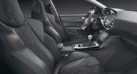 
	「308GTi 270 by PEUGEOT SPORT」に装着される、PEUGEOT SPORTバケットシート。
	