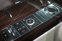 新型「レンジローバー」が日本上陸の画像