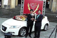 「日本カー・オブ・ザ・イヤー2010-2011」のイヤーカーに選ばれた「ホンダCR-Z」。