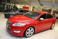 「クロマ」同様エアロ武装＆ローダウンした欧州フォードの最上級モデル「モンデオ」。